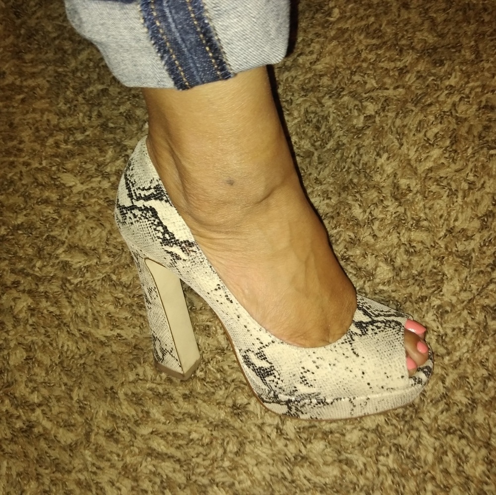 Gianni Bini- Beautiful high heels